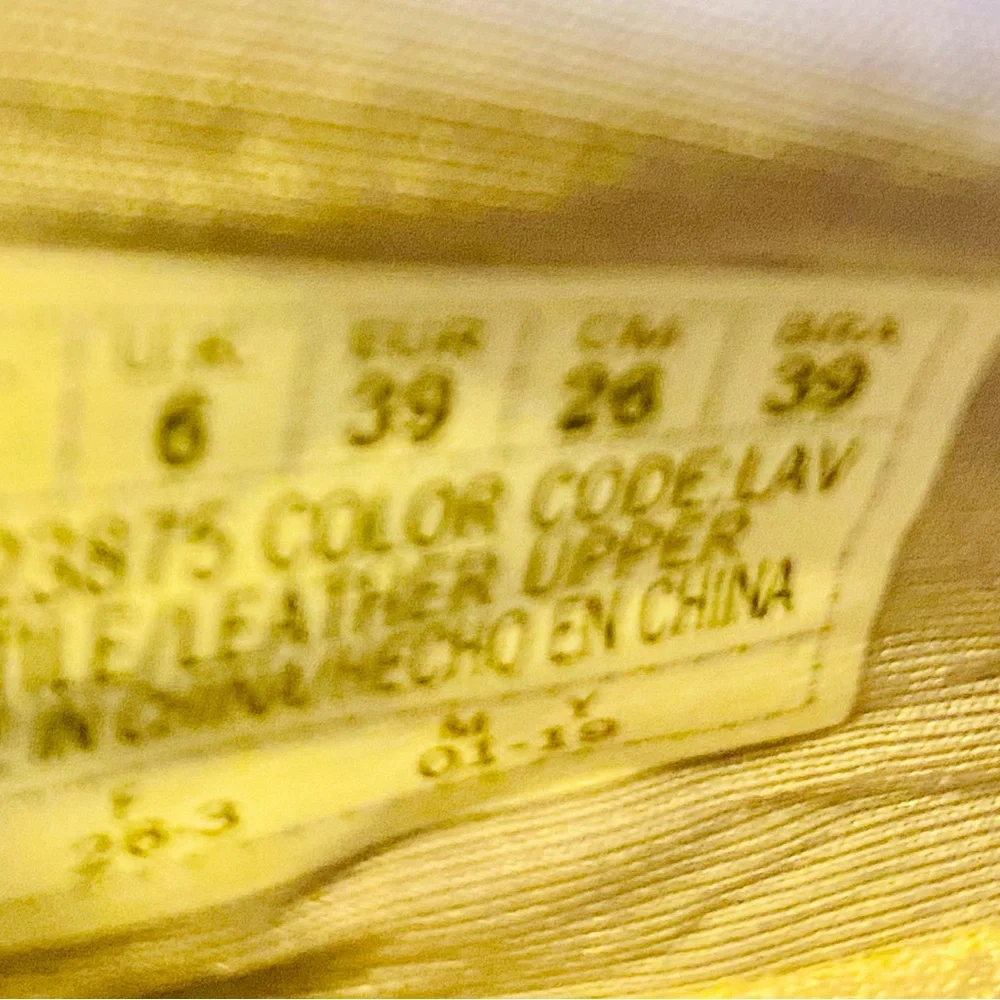 Skechers 9 Air-cooling memory foam classic fit  Slip-On Lavender fabric & suede - Picture 2 of 5